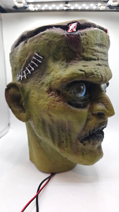 Bust 2 three-quarter view with installed digital eyes.