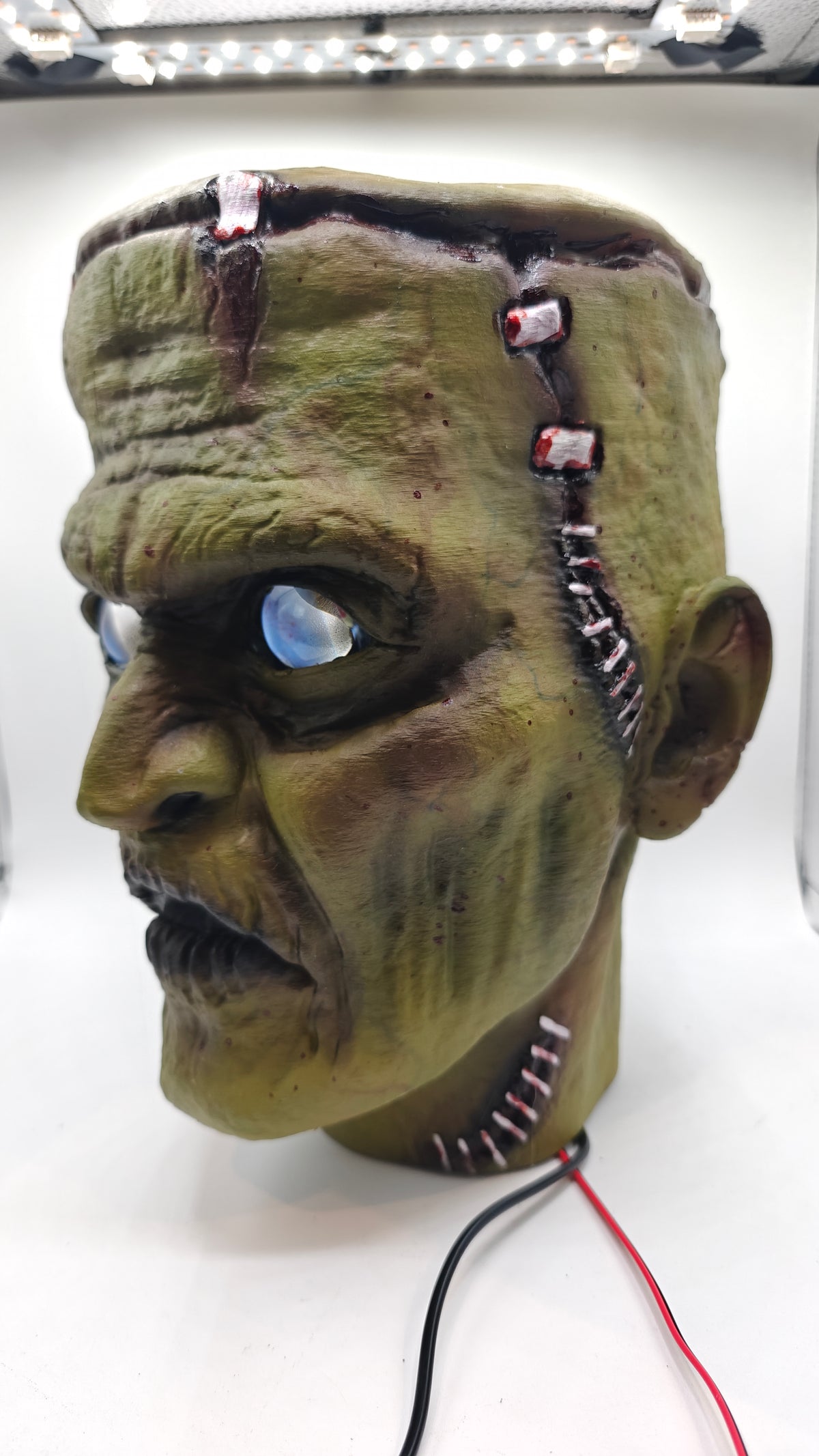 Bust 2 opposite three-quarter view with sculpted stitches.