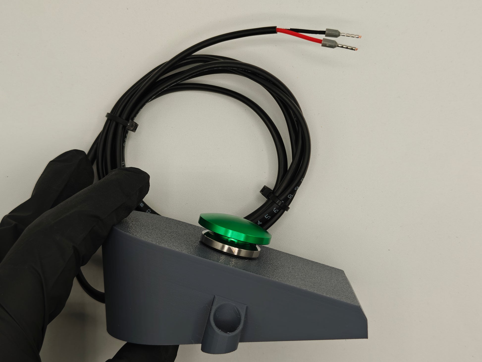 Push / Step Button with 20mm huge button and 5ft cord to activate your prop by actor or spectators, Can be used with Scare Actor Controller or Prop Activator, can be wall or floor mounted.